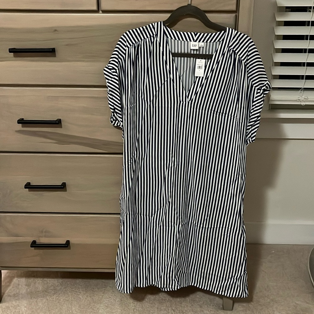 GAP Lightweight Cap-sleeved Dress - Size L - NWT